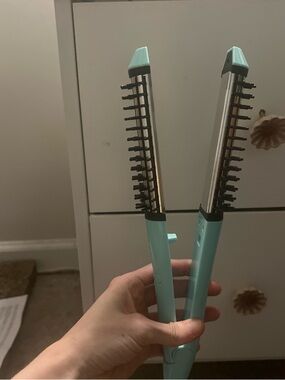 Heated Hair Brush Straightener + Curler 2-in-1 Hair Styler (Straighten + Curl)